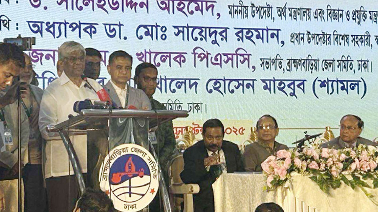 হাজার কোটি টাকার মালিকেরা এখন দৌড়ে বেড়াচ্ছেন: অর্থ উপদেষ্টা